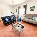 Luz Vieira Villa *