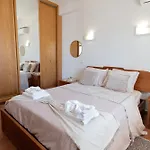 Luz Vieira Villa *